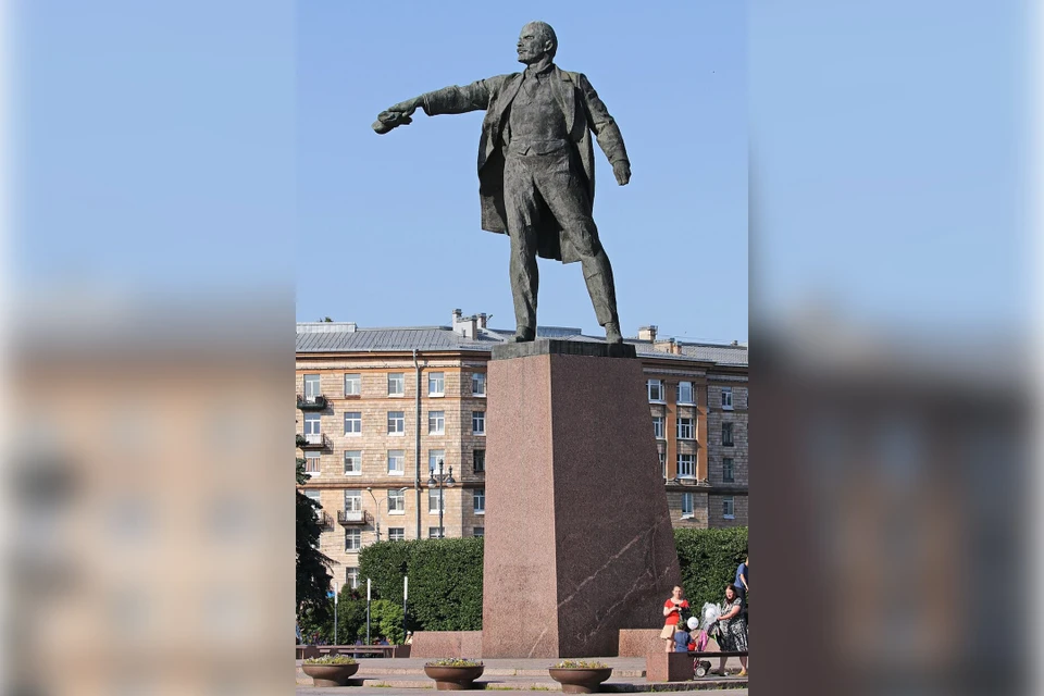 Высота памятника составляет 16 метров. Фото: ГАТИ