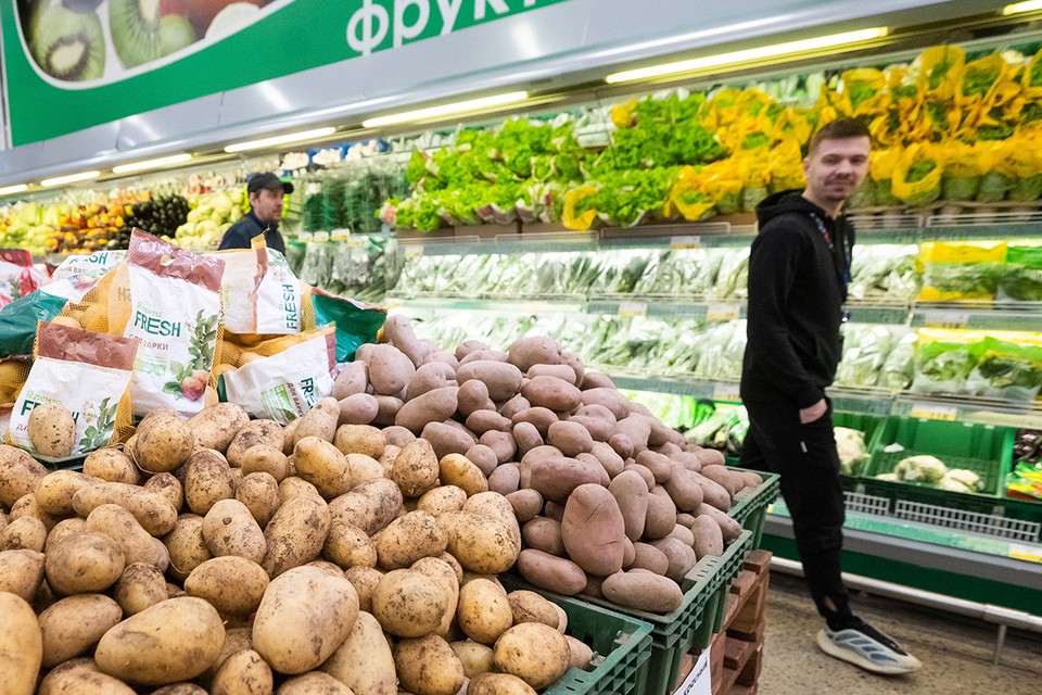 Во всем виновата картошка: почему в России выросла инфляция и что сильнее всего подорожало за июнь