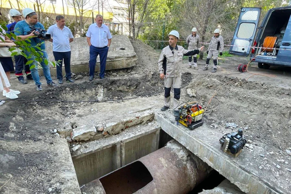 В Новосибирске НТСК масштабно внедряет внутритрубную роботизированную диагностику. Фото: Константин СТРЕМОУСОВ