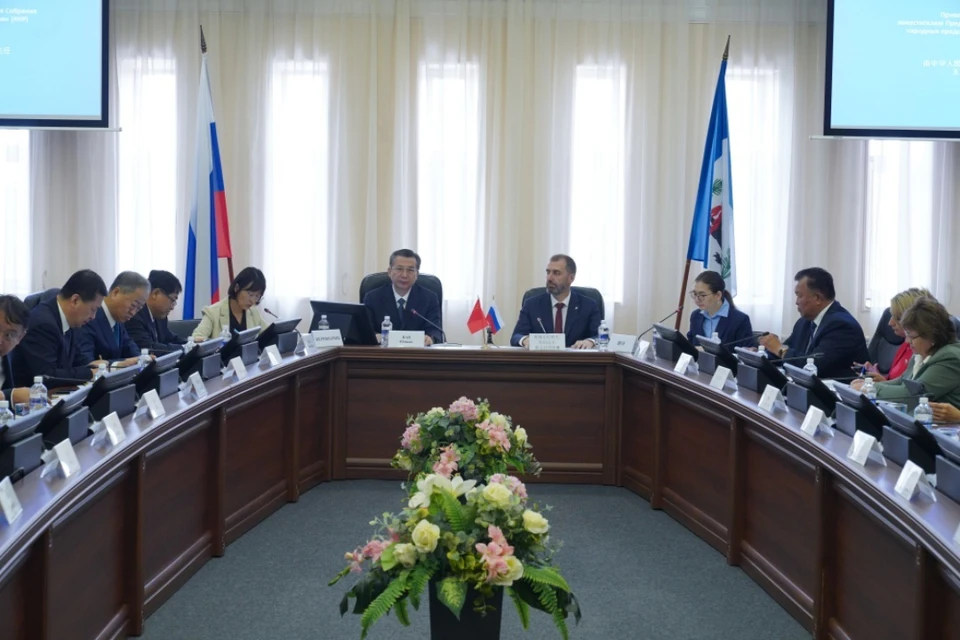 Гости из Китая рассказали об особенностях своего региона, о том, какие направления в сотрудничестве с Приангарьем им наиболее интересны.