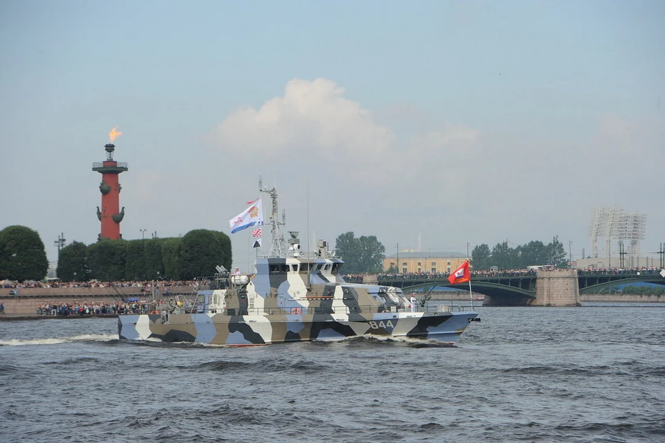 Первая репетиция парада ко Дню ВМФ прошла в Петербурге.