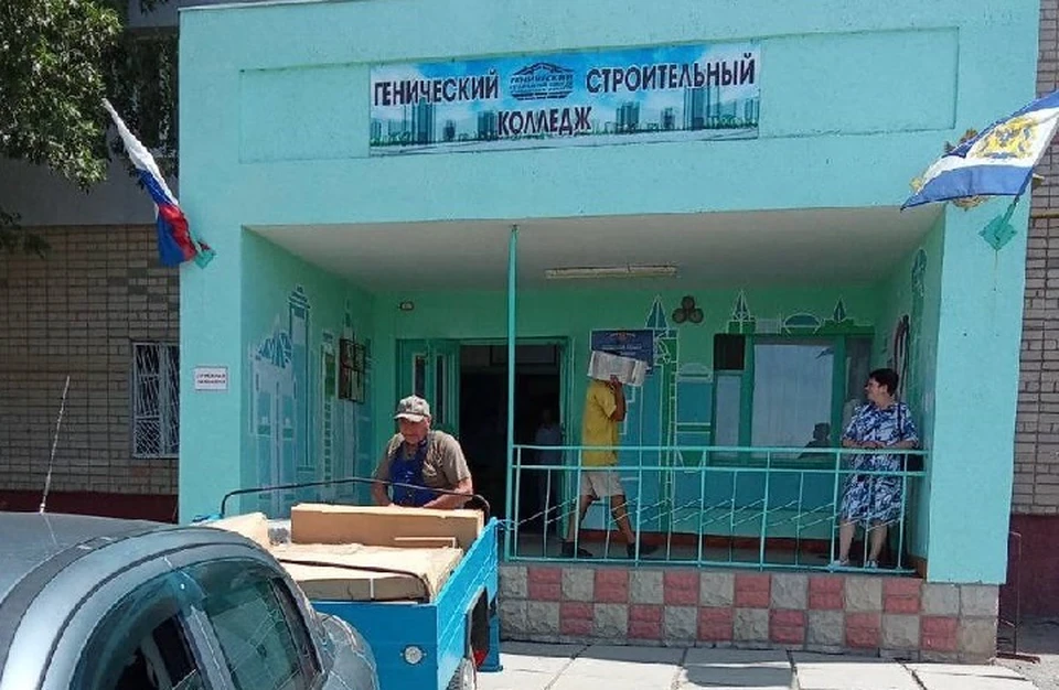 В Херсонскую область доставили мебель для оснащения Генического строительного колледжа. ФОТО: благотворительный фонд "Добро и дело"