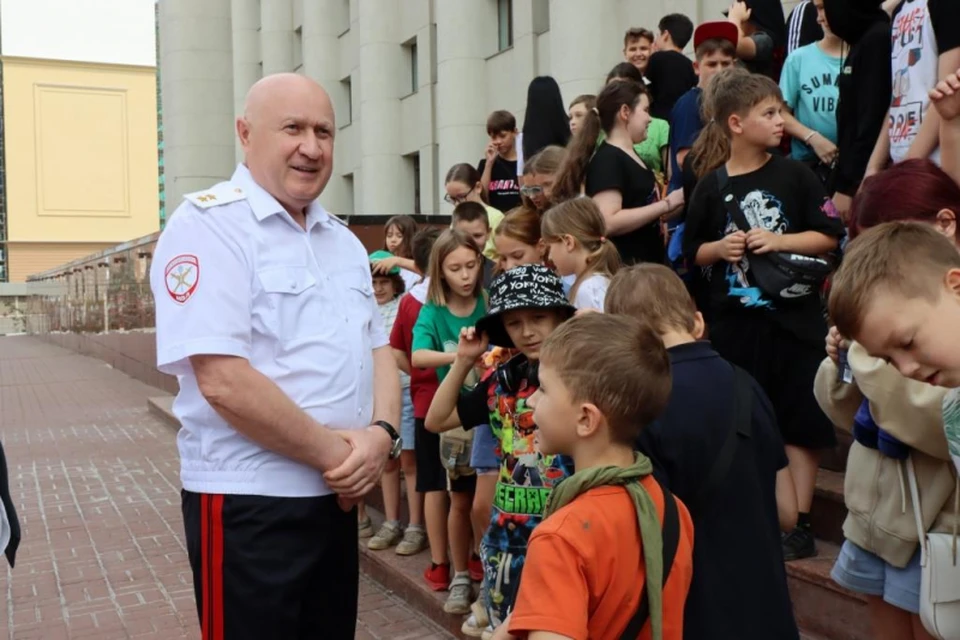 Нижегородские полицейские вручили подарки детям из ДНР. Фото: пресс-служба ГУ МВД России по Нижегородской области.