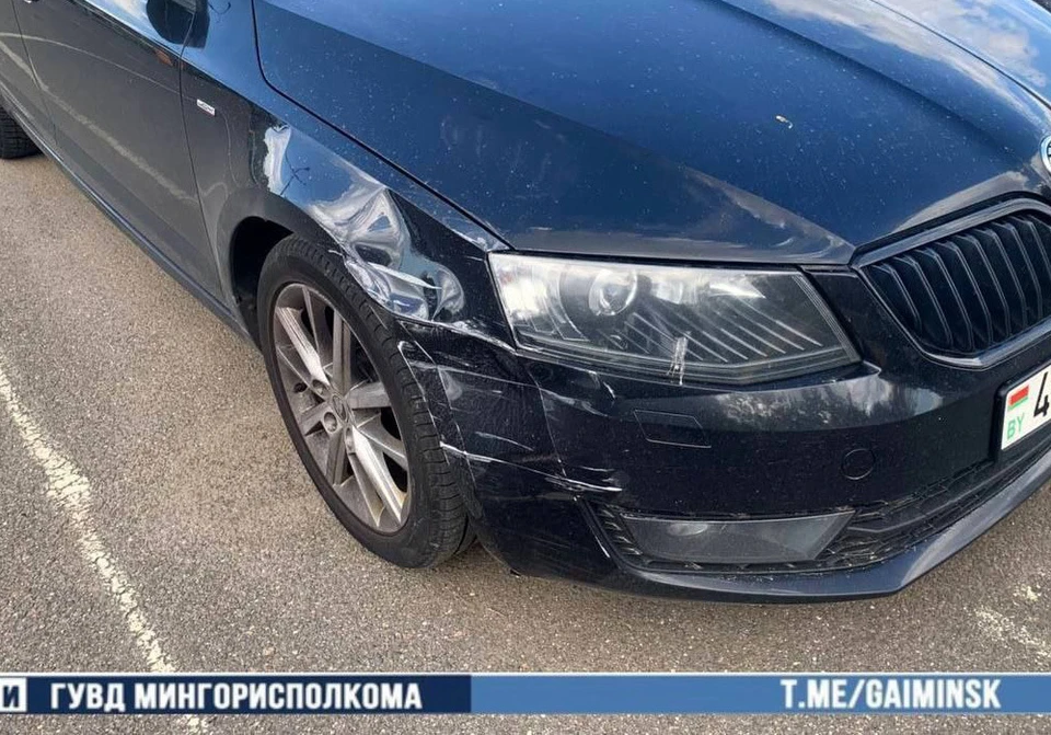 Повреждено семь автомобилей во дворе. Фото: УГАИ ГУВД Мингорисполкома