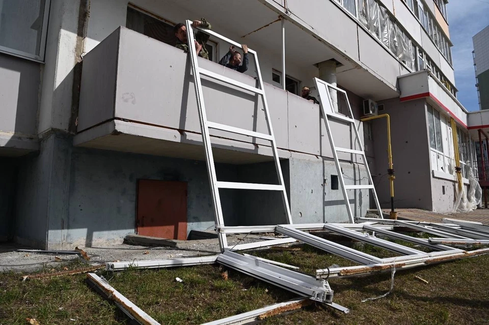 В работе 1 366 балконов и 1 105 окон. Срок восстановления - до 15 августа.