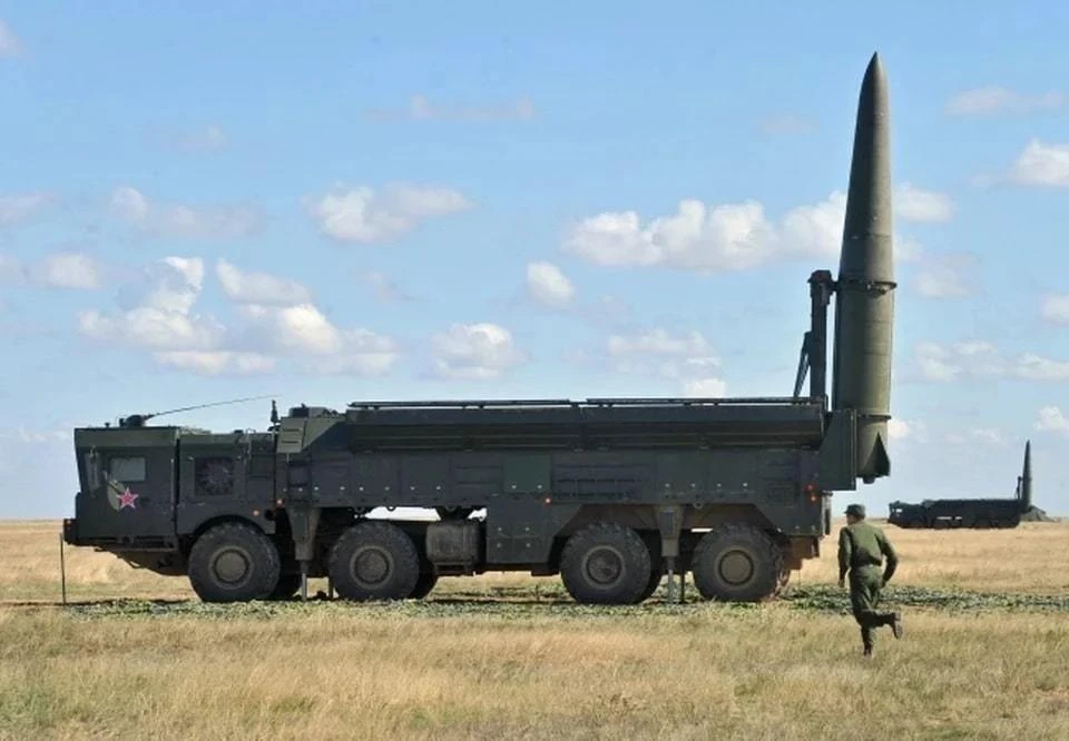 Видео удара по ангару с РСЗО HIMARS в Николаевской области показало Минобороны