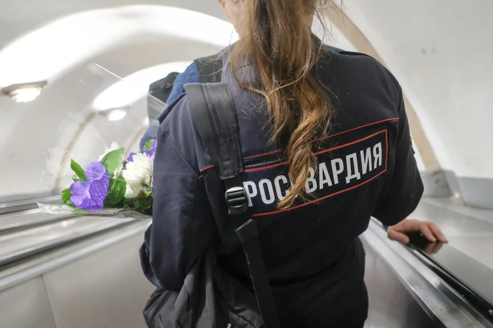 Сына отец взял с собой в рейс.