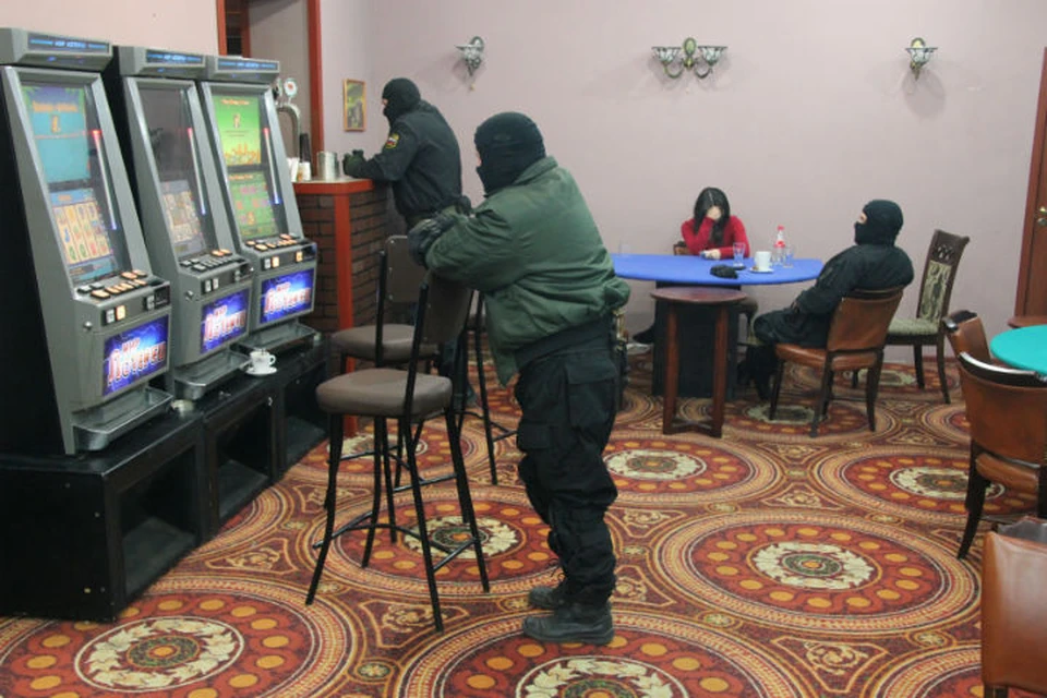 В Ярославле на улице Калинина полицейские нашли и прикрыли подпольное казино.
