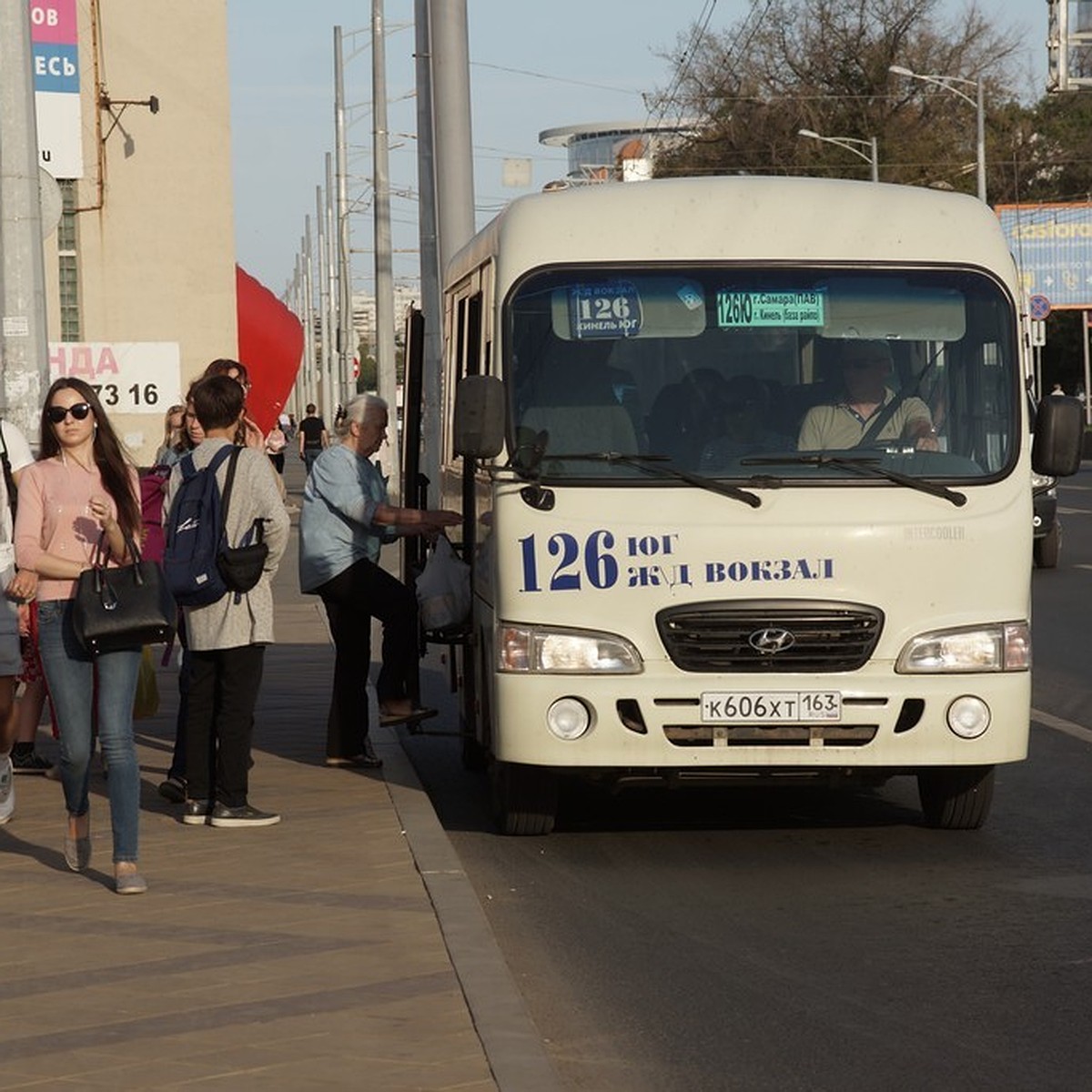 В Самаре изменят схему движения общественного транспорта на  Антонова-Овсеенко - KP.RU