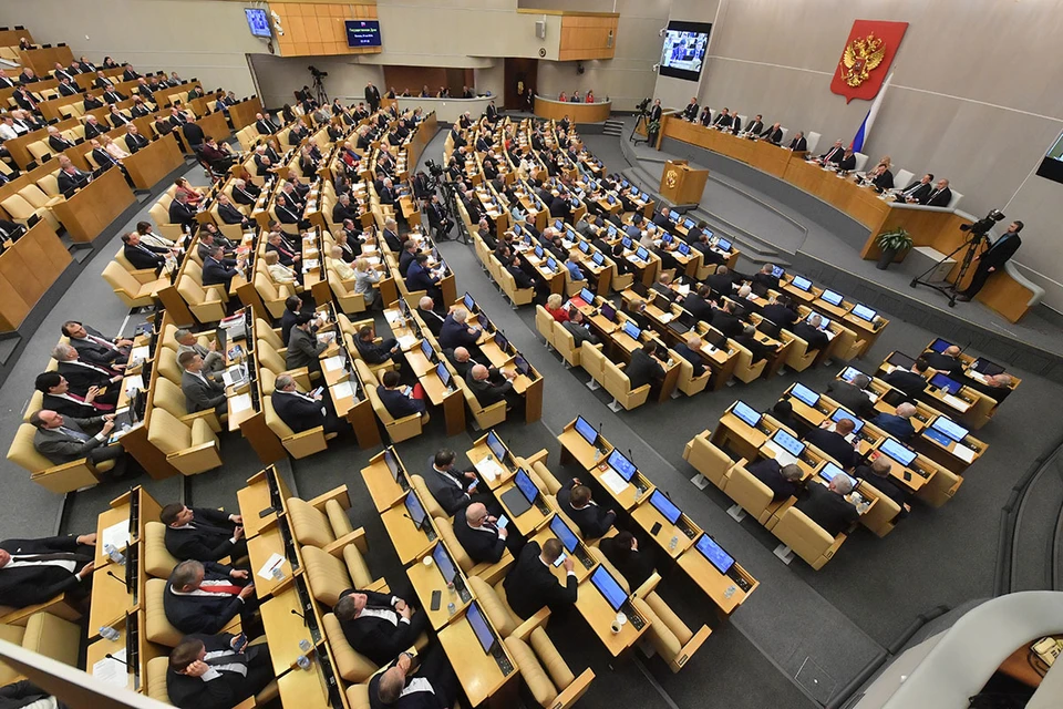 В начале августа у депутатов Госдумы начнутся месячные каникулы. Времени осталось немного, поэтому народные избранники ударными темпами начали принимать новые законы.