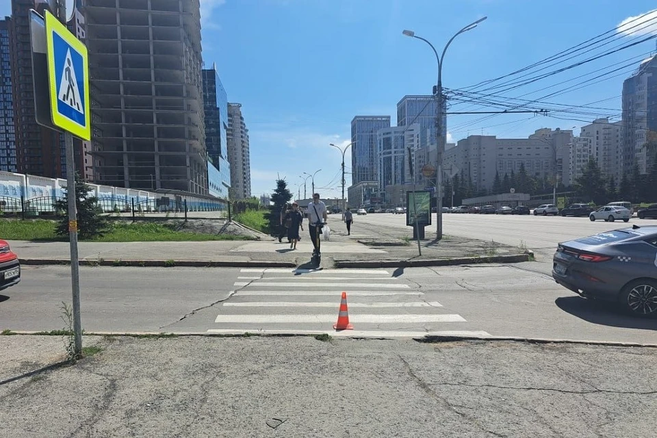 В Новосибирске самокатчик сбил женщину с ребенком и скрылся. Фото: Госавтоинспекция Новосибирской области