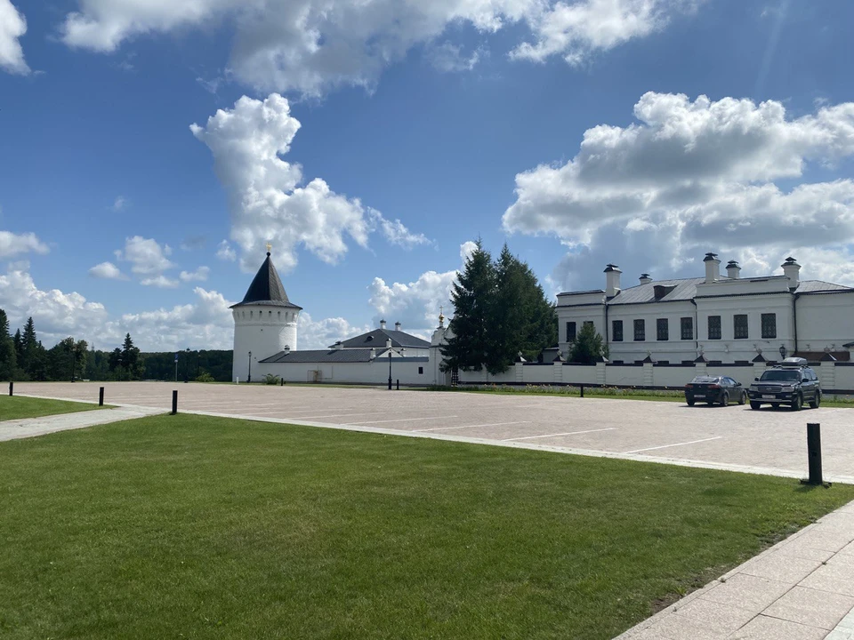 В Тюменской области пропала 15-летняя девочка с красными прядями волос.