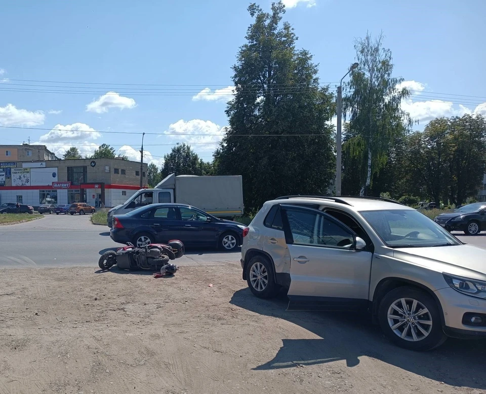 Водителя мопеда госпитализировали в больницу после ДТП в Новомосковске