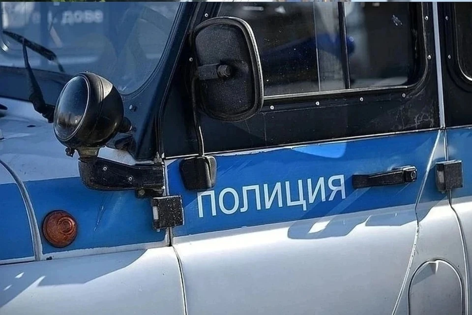 Полиция выясняет обстоятельства смерти мужчины.