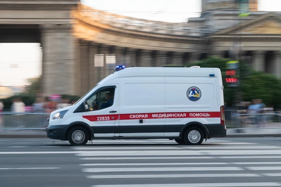 На даче в Ленобласти на шестиклассника упала тяжелая стена дома.
