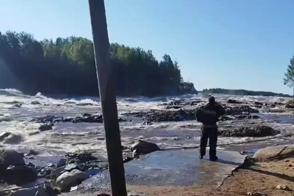 Кадр с места аварии. Фото: МЧС по Республике Карелия