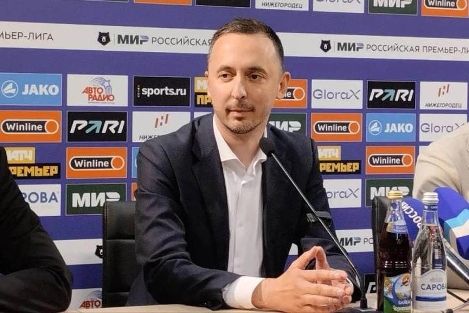 По словам Мелик-Гусейнова, вопрос об отставке тренера команды не рассматривался.
