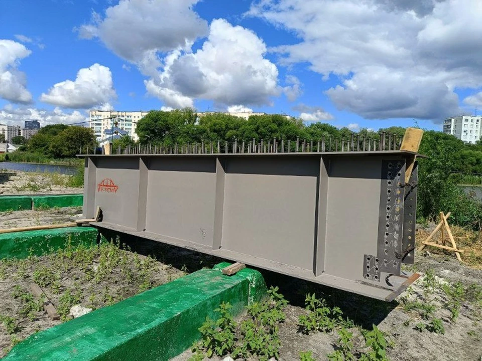 В Ульяновске продолжается сборка пролетов новой мостовой конструкции через Свиягу. ФОТО: администрация Ульяновска