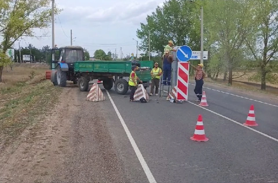 В Херсонской области начался ремонт подъездных дорог к трассе Новотроицкое-Чаплынка. ФОТО: скриншот из видео Андрея Алексеенко