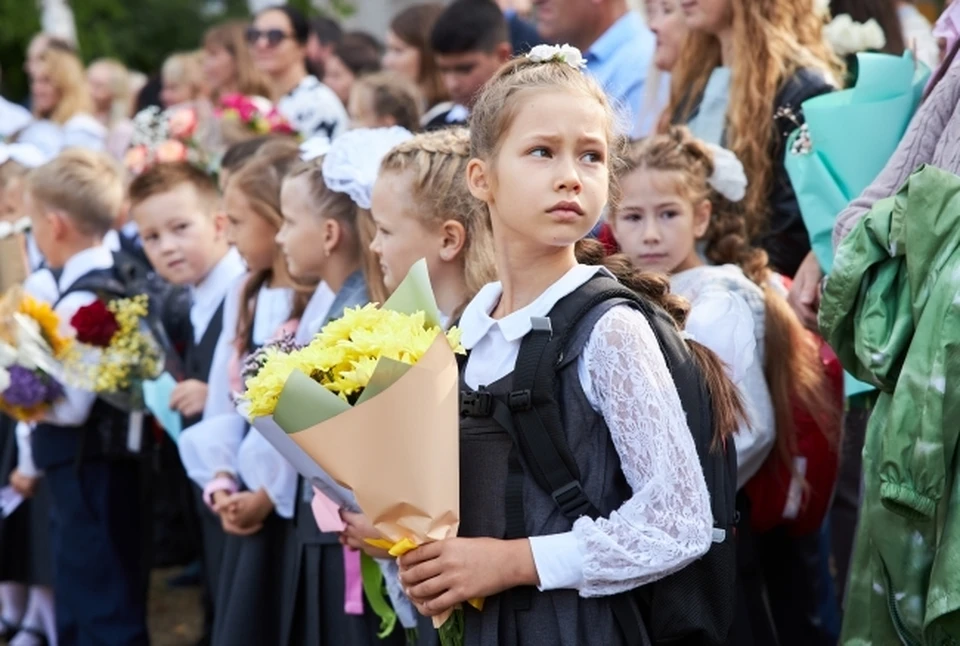 Перенос нынешнего учебного года продолжают рассматривать в министерстве.