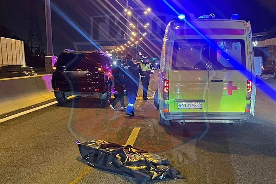 Женщина ночью попала под колеса авто и погибла на северо-востоке Москвы