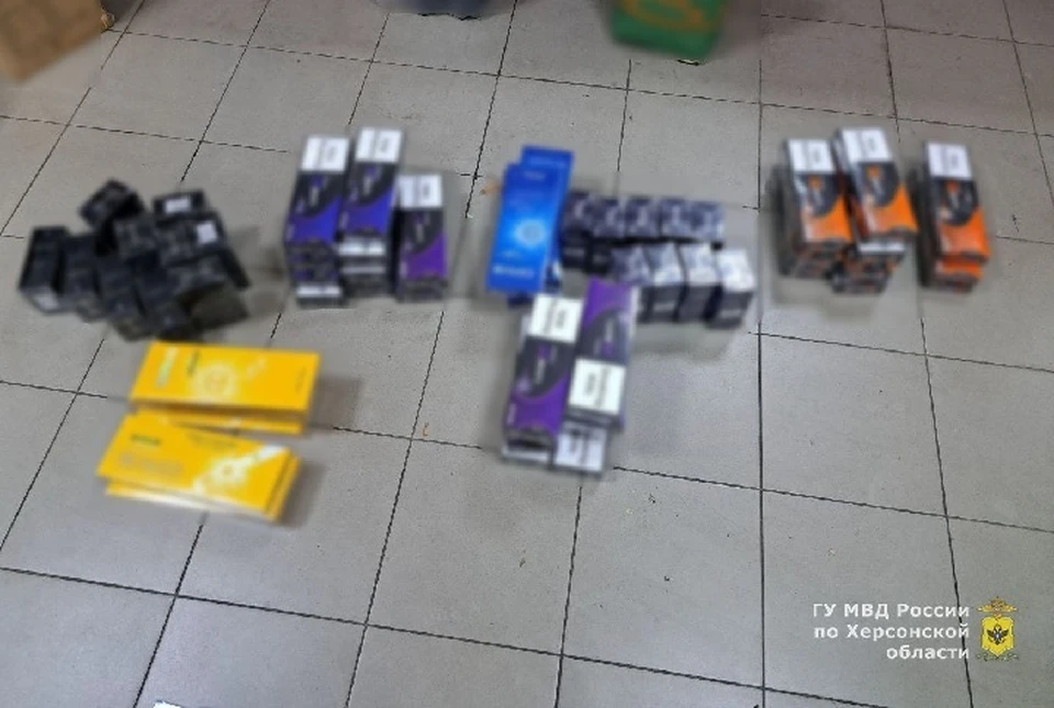 В Херсонской области полицейские изъяли у женщины более 1400 немаркированных сигарет. ФОТО: ГУ МВД России по Херсонской области