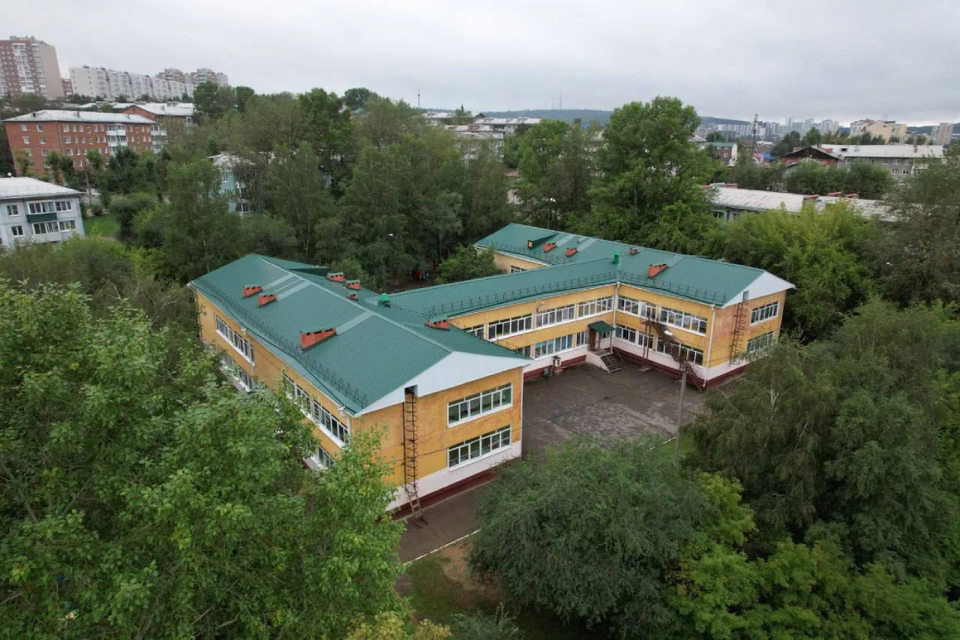 Мэр Иркутска проверил ход ремонтов в школах и детсадах.