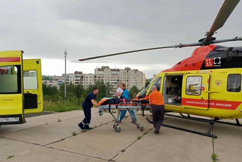 Медики доставляли пострадавших в больницы на вертолетах. Фото: све.рф