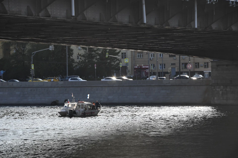 На Москве-реке перевернулся катер со спасателями, пострадавших нет