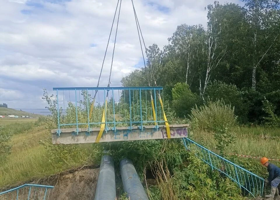 У Президентского моста в Ульяновске убрали разрушенную лестницу. ФОТО: тг-канал администрации Ульяновска