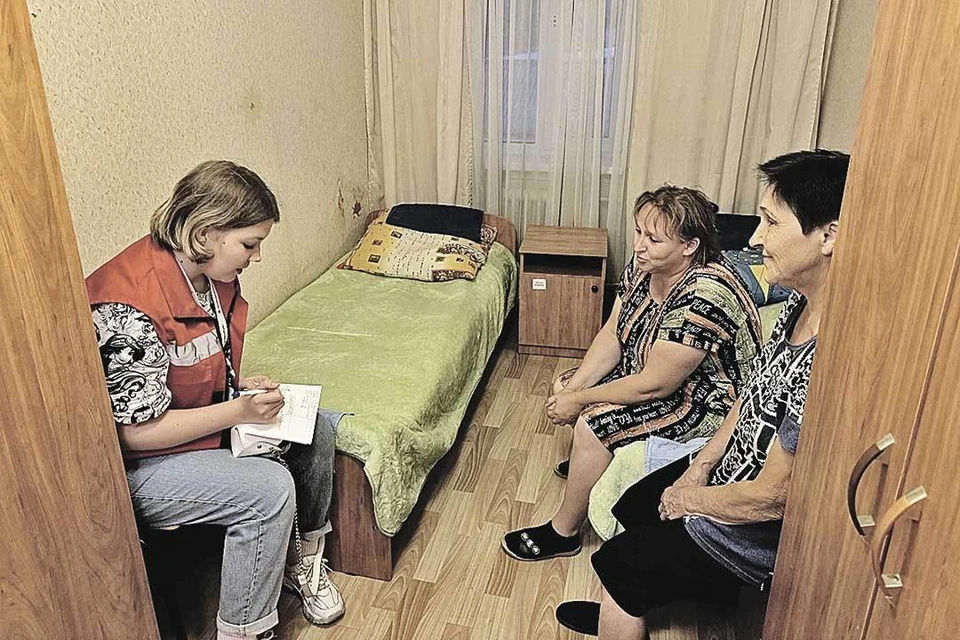 Волонтеры развозят гуманитарку тем, кто поселился у родственников в малых населенных пунктах. Фото: Общероссийский народный фронт