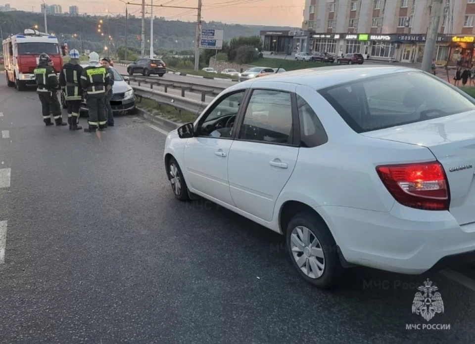 На выезде из Калуги столкнулись два легковых автомобиля