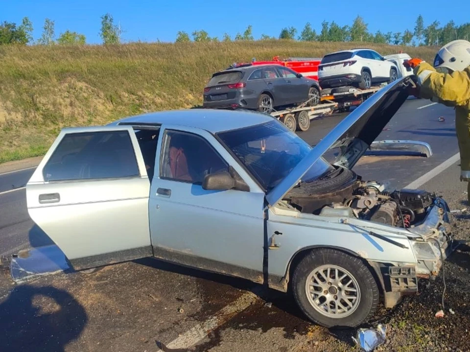 Полицейские проводят проверки по факту этих ДТП. Фото: ГКУ СО «Центр по делам ГО, ПБ и ЧС»