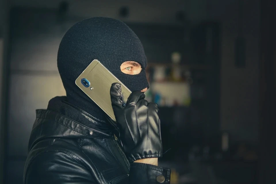 Женщина в Астрахани лишилась жилья и 3 млн рублей после разговора с мошенниками