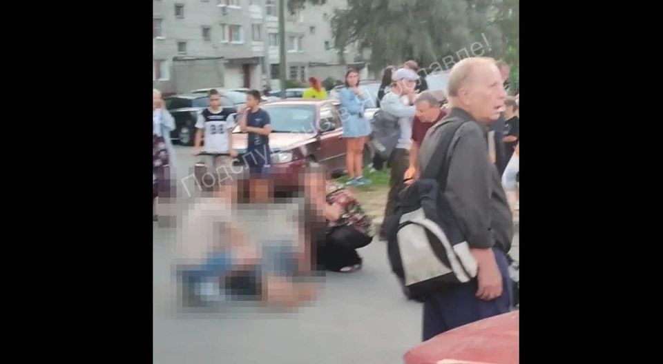 "Газель" сбила молодого человека на самокате. Фото: "Подслушано в Ярославле"