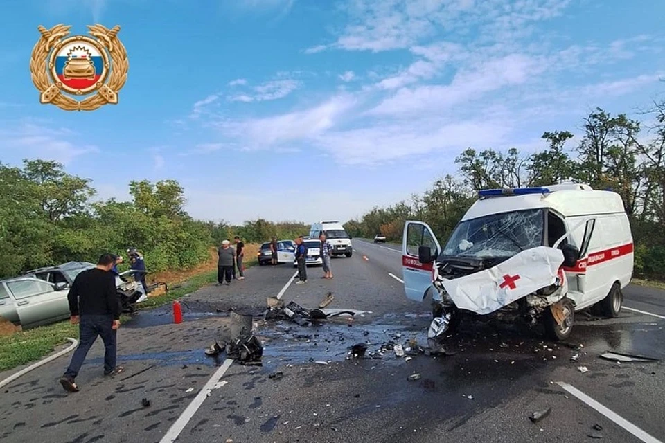 Машины столкнулись на трассе Ростов - Семикаракорск - Волгодонск. Фото: управление Госавтоинспекции России по Ростовской области