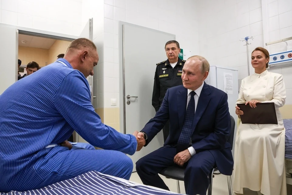 Вызвал огонь на себя и вытащил всех живыми из окружения ВСУ в курской Брестской крепости: комбат-герой встретился с Владимиром Путиным Фото: Вячеслав Прокофьев/ТАСС