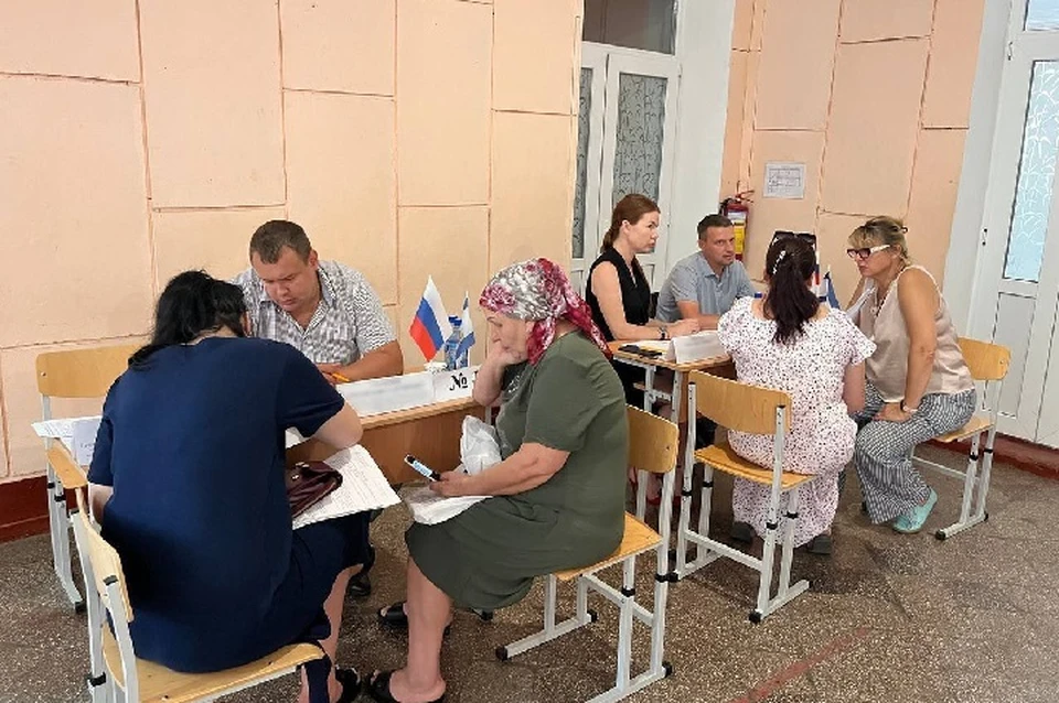 Работа мобильной приемной губернатора Херсонской области в Нижнесерогозском округе. ФОТО: тг-канал Владимира Сальдо