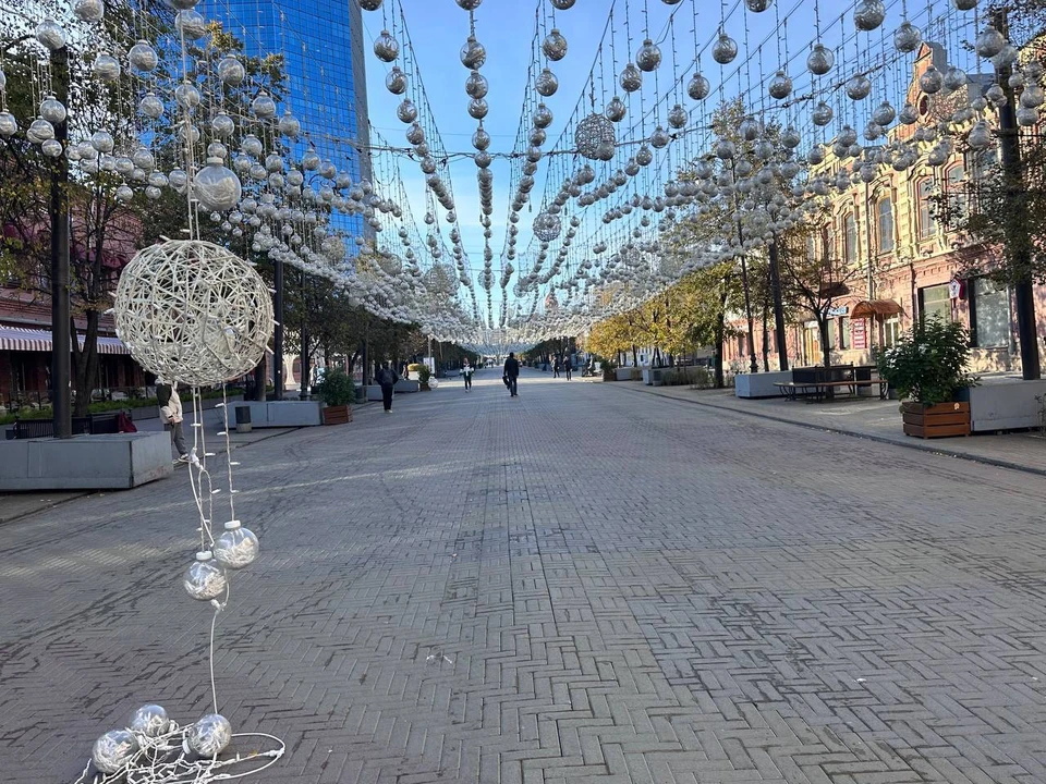 Гирлянду со светящимися сферами оторвали