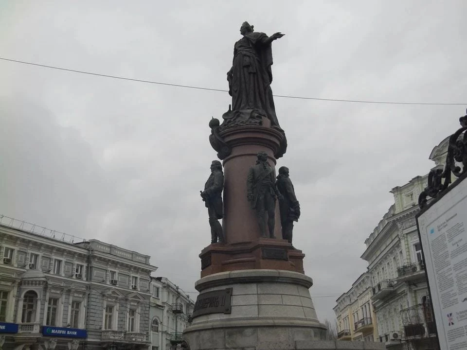 В Одессе прошел митинг против переименования улиц и сносов памятников