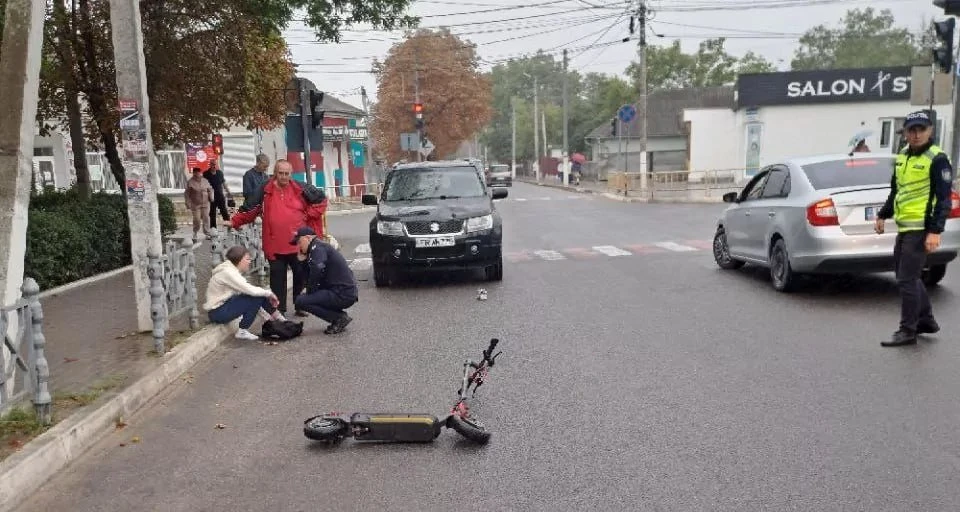 Автомобиль сбил школьницу на пешеходном переходе. Фото: соцсети.