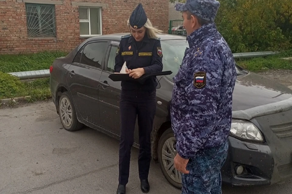 В Новосибирской области у алиментщика арестовали «Тойоту Короллу» за долг. Фото: ГУ ФССП по НСО.
