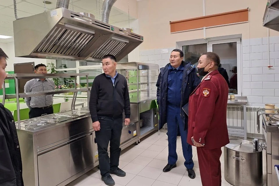 Следственный комитет начал проверку после отравления детей в школе Якутии