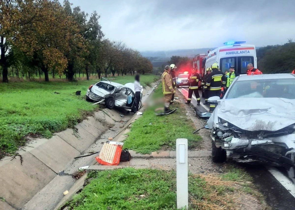 63-летняя женщина - водитель Toyota Corolla, погибла на месте. Фото: полиция РМ