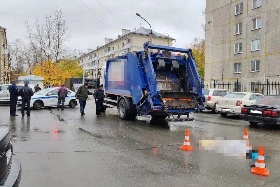 Водитель мусоровоза насмерть сбил женщину на улице Дениса Давыдова в Новосибирске. Фото: ГАИ Новосибирской области.