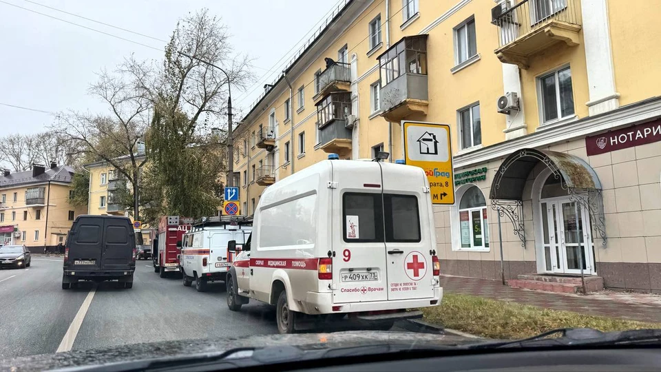 В Ульяновске к дому на Гагарина, Бебеля и гимназии №21 приехали спецслужбы | ФОТО: телеграм-канал Ульяновск с высоты
