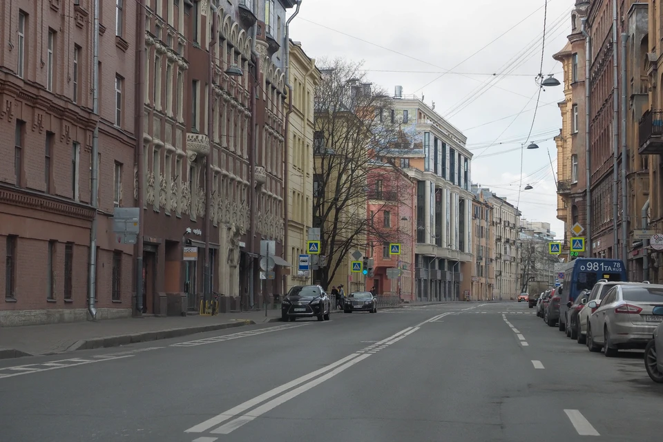 В Петроградском районе частично обвалился балкон.