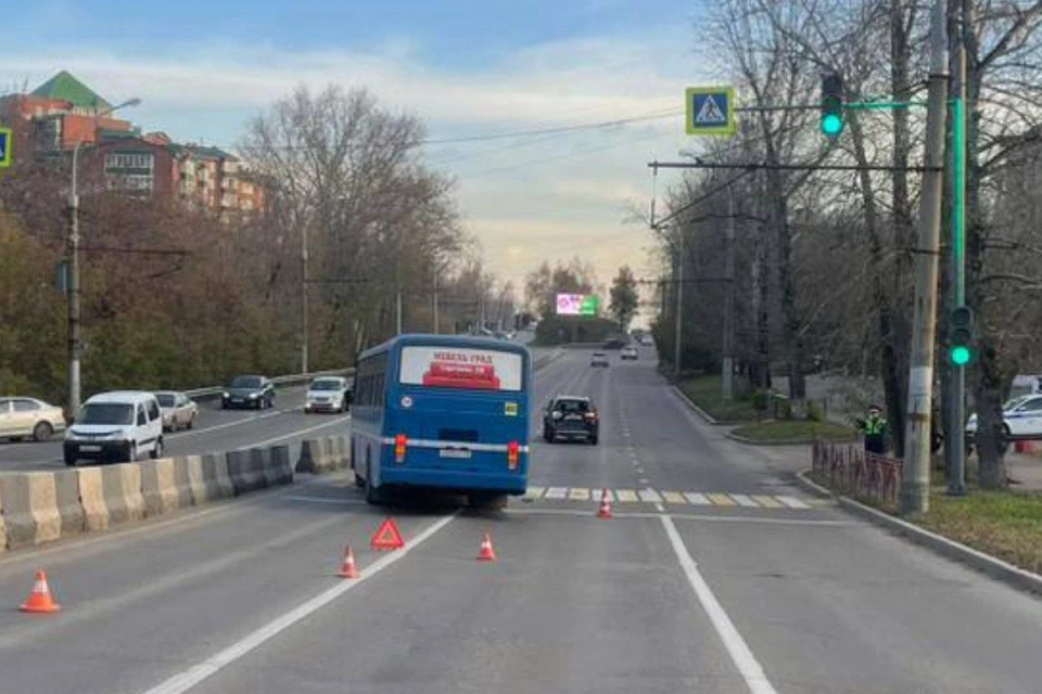 Автобус с пассажирами попал в ДТП с иномаркой в Иркутске.