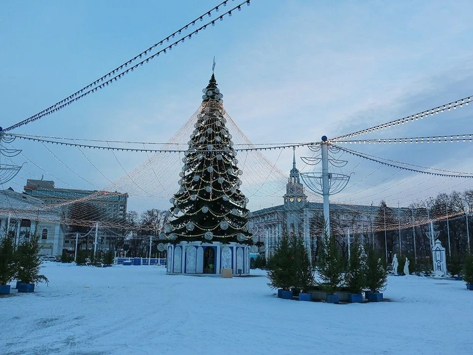 Площадь Ленина в последние дни 2023 года. В 2024-м практически ничего не изменится.