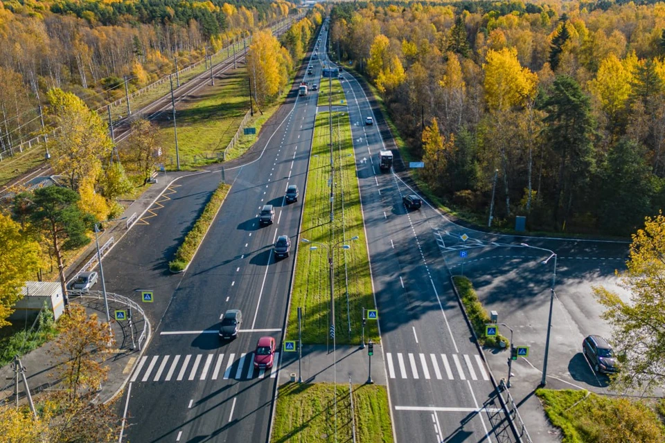 Дорожники обновили полотно Зеленогорского шоссе. Фото: пресс-служба Смольного